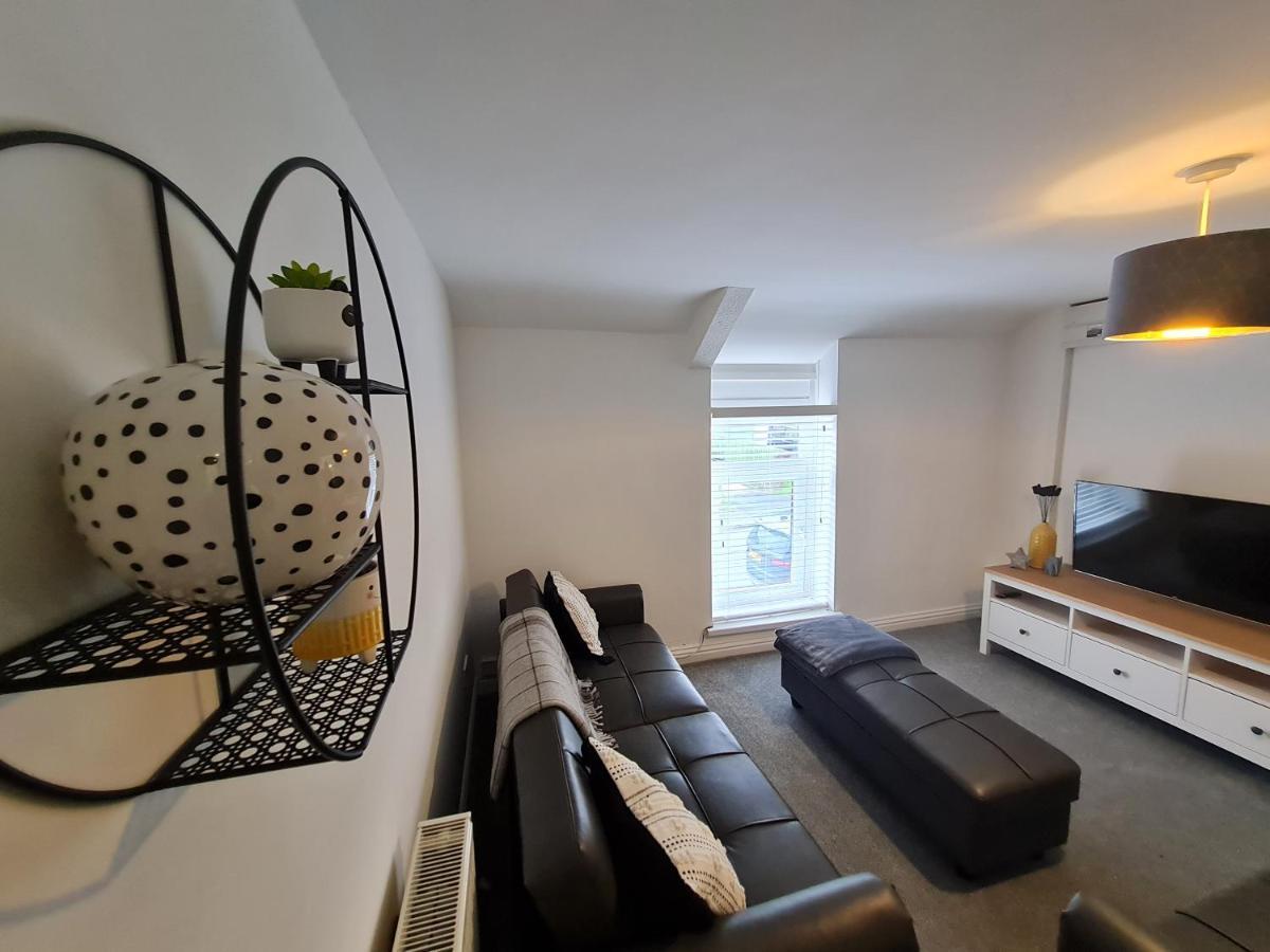 Perfect Location 3 Bed Serviced Apartment With Bike Storage For Bpw. Close To Brecon Beacons Merthyr Tydfil Exteriör bild
